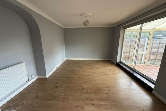 7, Bromholm Road, London photo 4