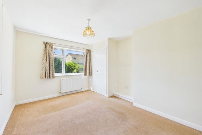 111, Queens Crescent, Chippenham photo 2