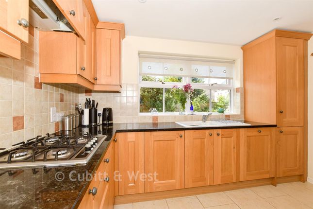 17, Masons Way, Pulborough photo 2