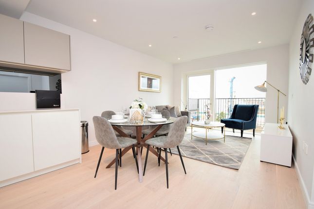 Flat to rent in Fairwater House, Chelsea Creek