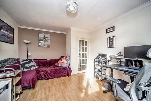 23, Seaton Drive, Bedfordshire photo 2