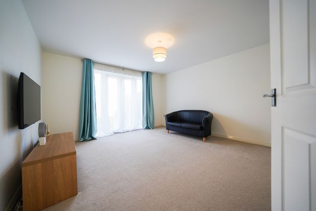 25 Clover Way, Leicester photo 3