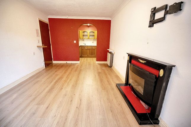Flat 2 Woodlands, Leeds photo 2