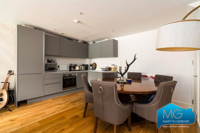9, Beagle Close, London photo 4