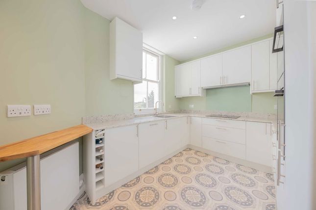 Flat 8, Playfair Mansions, Queen's Club Gardens, London photo 3