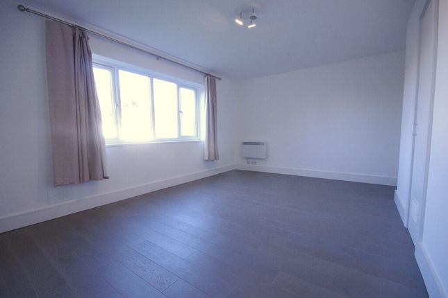 Thumbnail Studio to rent in Masefield Court, Leicester Road, Barnet