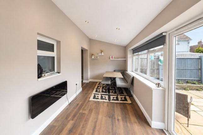 54, Chestnut Grove, Hull photo 4