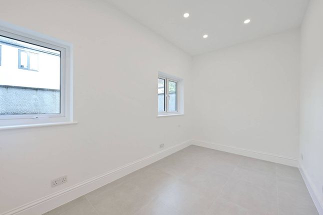 Thumbnail Maisonette to rent in Durham Road, Raynes Park, London