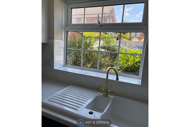 Skelton Close, Luton photo 4