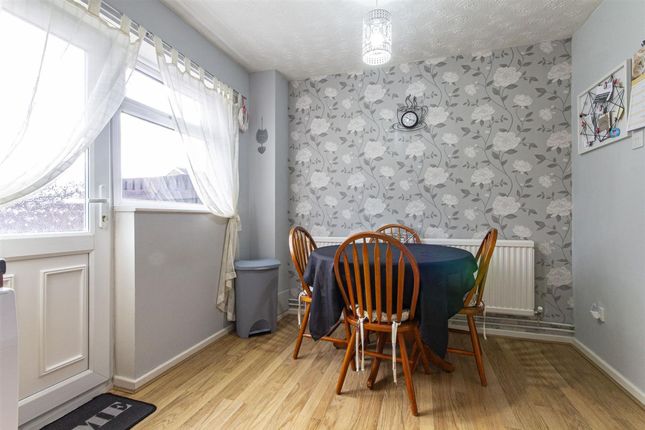 39, Harehill Road, Chesterfield photo 3