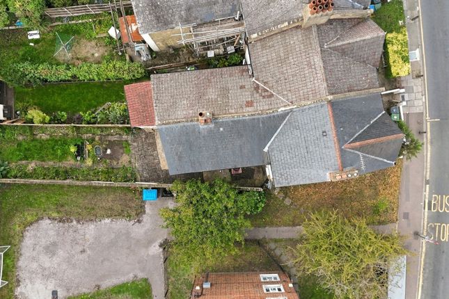 88 Little Heath, London photo 4