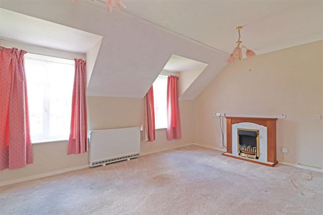 Flat 2 Chestnut Mead, Oxford Road, Redhill photo 2