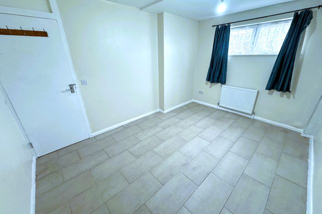 Peartree Close, South Ockendon photo 5