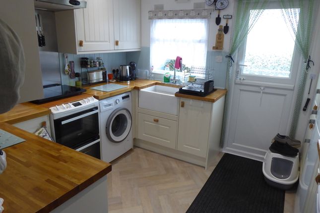 36, Warren Park, Portsmouth Road, Thurlsey, Godalming photo 2
