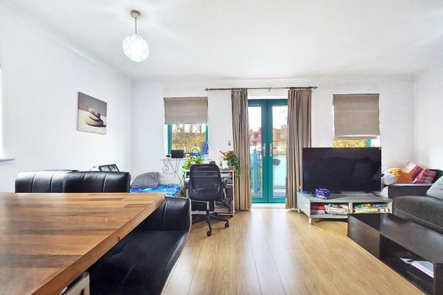16 Monarchs Court, Imperial Drive, Harrow photo 3