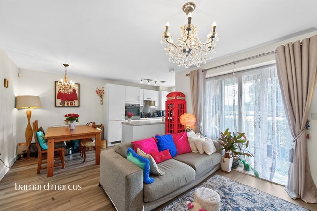 Flat 4, Taleorde House, Tala Close, SURBITON photo 2