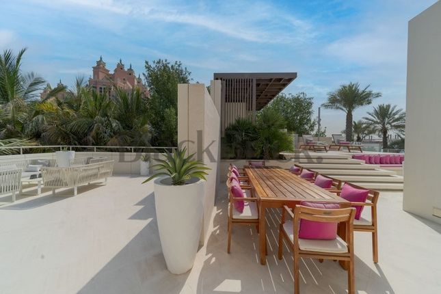 Thumbnail Apartment for sale in Palm Jumeirah, Beside - Nasimi Beach - The Palm Jumeirah - Dubai - United Arab Emirates