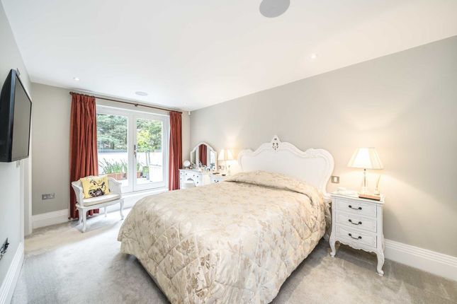 Property for sale in The Park, London