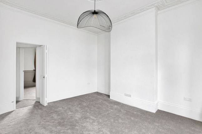 Flat 2, 2 Mole Villas Belmont Road, Leatherhead photo 5