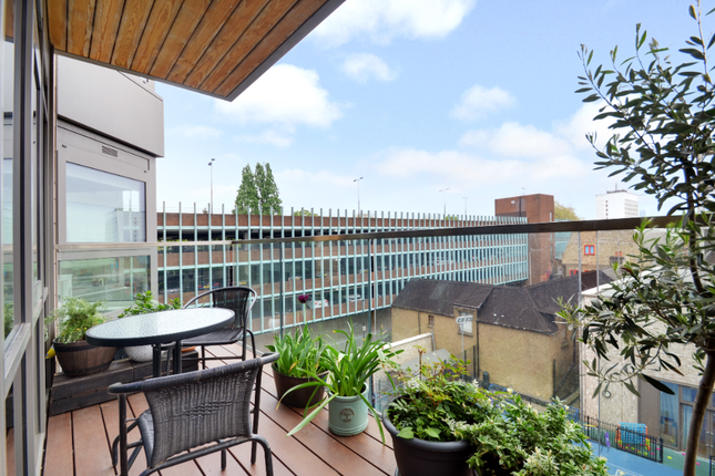 Flat for sale in Dickens Yard, London