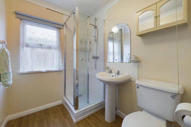 Mobile/park home for sale in Garston Park, Tilehurst, Reading