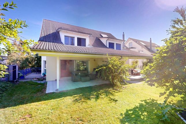 Villa for sale in Rothrist, Kanton Aargau, Switzerland