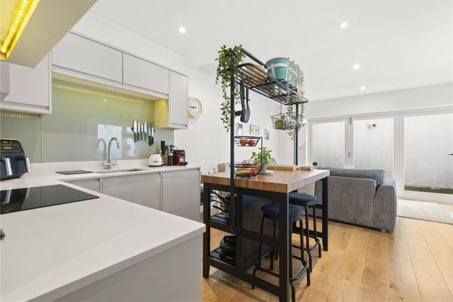 Flat 4, 10, Fontenoy Road, London photo 2