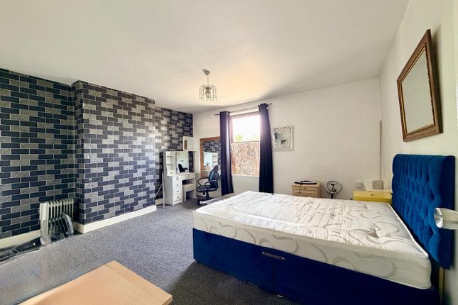 First Floor, 734A, Oldham Road, Manchester photo 2