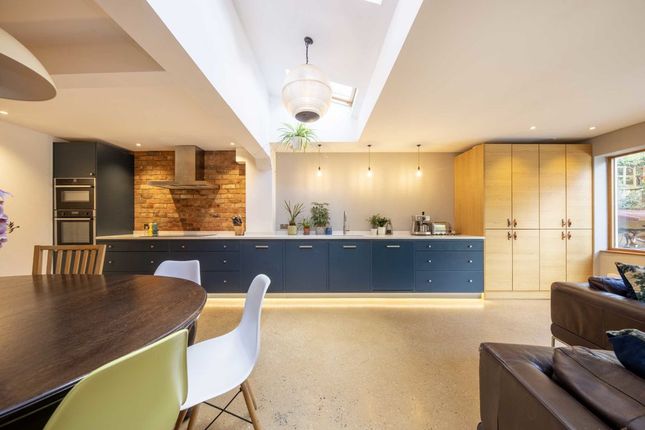 Thumbnail Terraced house for sale in Wilton Road, London