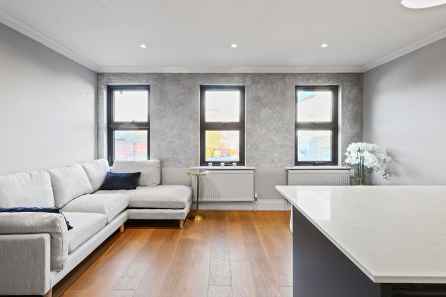 Flat for sale in Cambridge Road, Hanwell