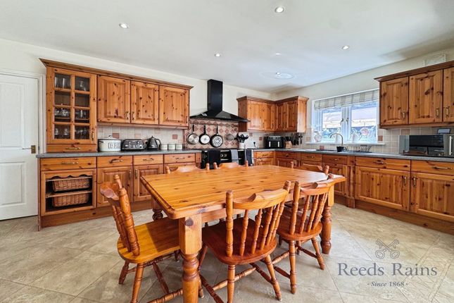 Three Oaks, 44, Park Avenue, Selby photo 2