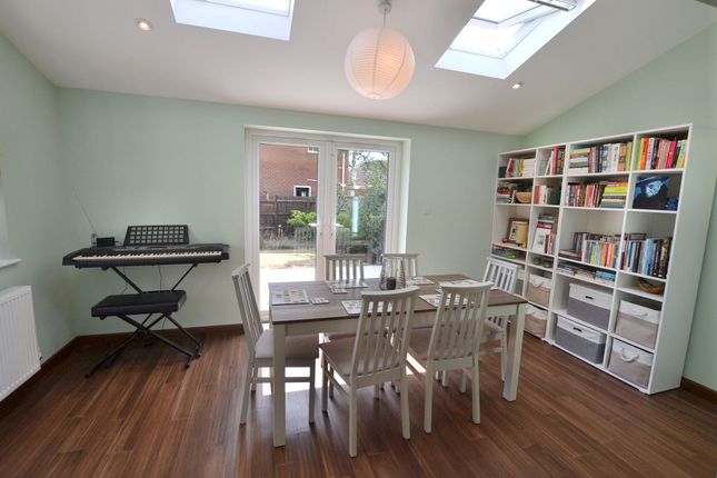 2 Alexander Road, Loughborough photo 4