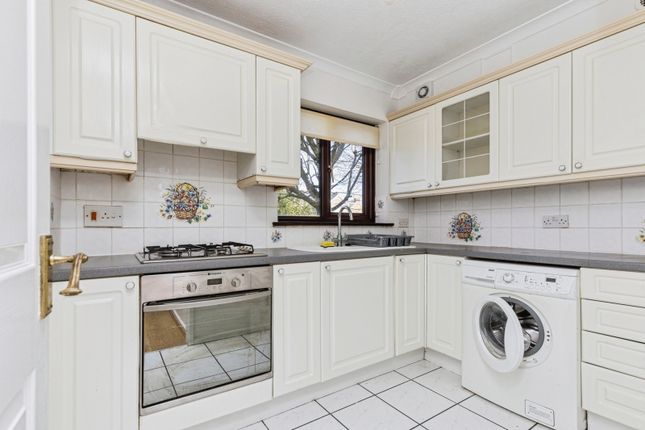 11, Trenear Close, West Sussex photo 2
