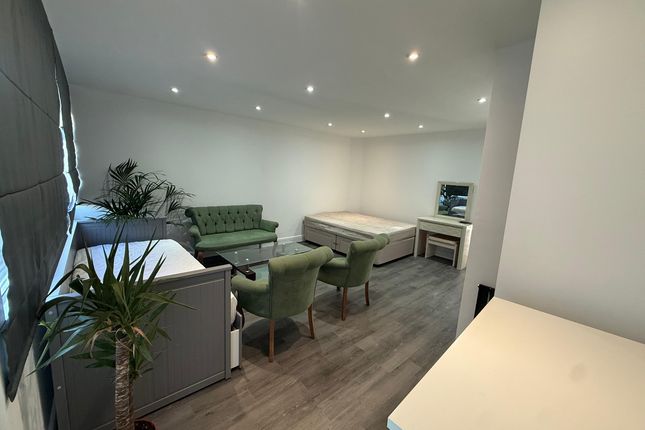 Flat Room 1, 1, Gervase Close, Wembley photo 2