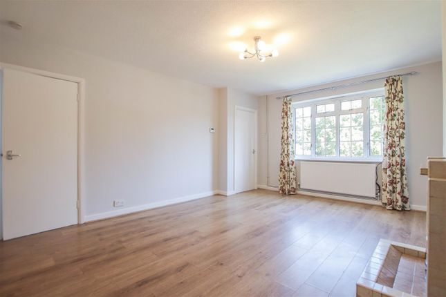66, Birch Green, Hertford photo 3