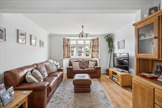 14 Mill Way, Bushey photo 2