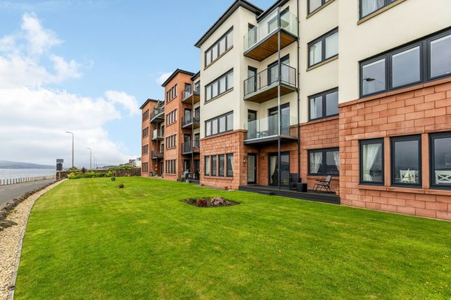 18, The Shores, Skelmorlie photo 2