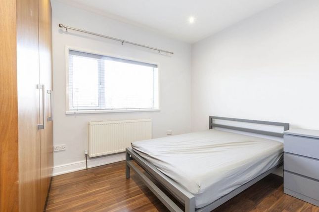 Terraced house to rent in Burnley Road, London