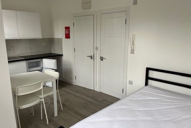 24, South Harrow photo 2