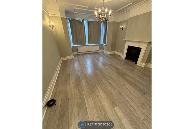 A, Wolverton Mansions Uxbridge Road, London photo 2