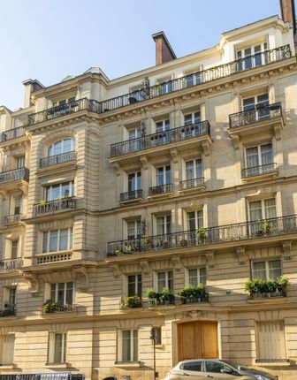 Semi-detached house for sale in Rue Vaneau, 75007 Paris, France