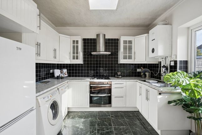 32, Downs Avenue, Pinner photo 4