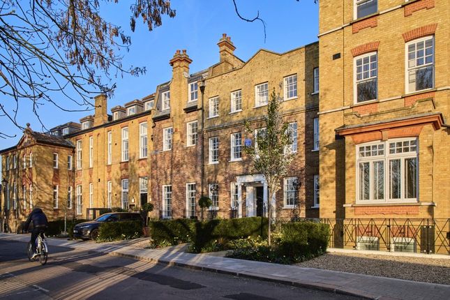 2-bed flat on Apartment 5 Rossdale Court,, Richmond Square, Surrey, £1,650,000