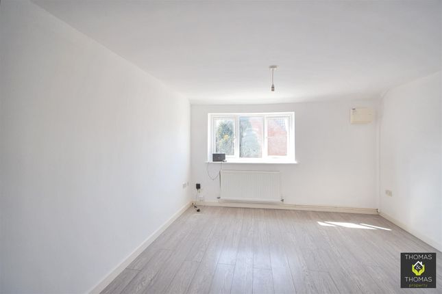 65, Deerhurst Place, Gloucester photo 3