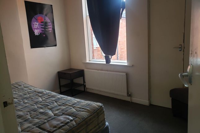 Thumbnail Flat to rent in Glenfield Road, Leicester