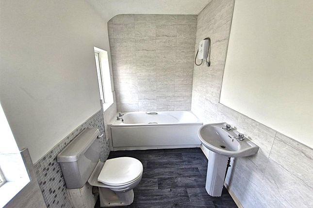 156, Potternewton Lane, Leeds photo 4