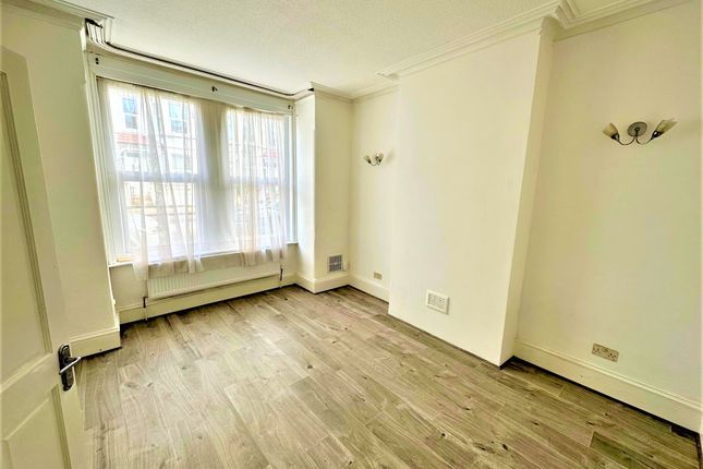 Maisonette to rent in Totterdown Street, Tooting Broadway, London