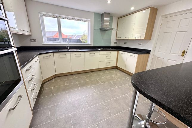 8, Browns Close, Leicester photo 4