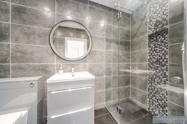 28 Brook Road, Romford photo 4