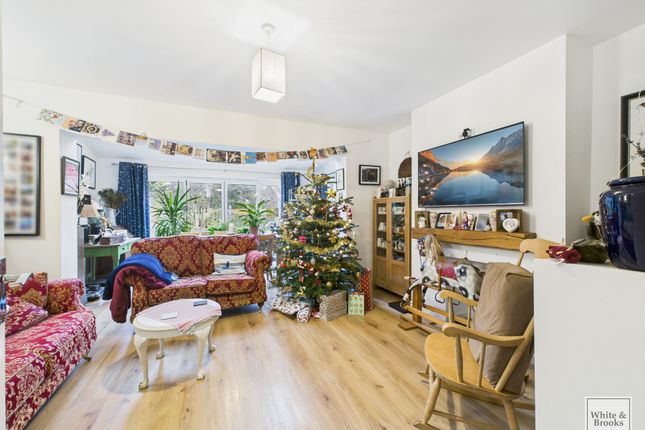 15 St. Leodegars Way, Chichester photo 3